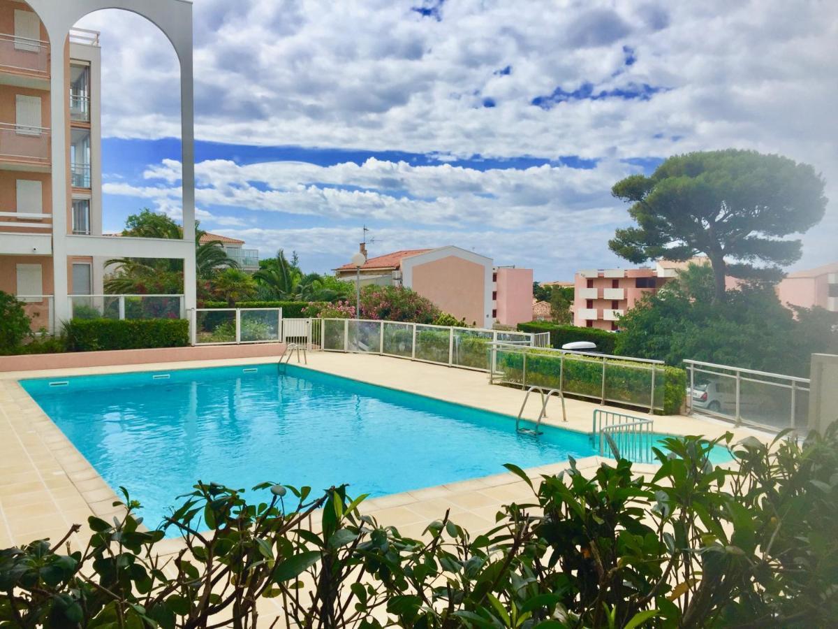 Face A La Mer Avec Piscine A Sete Exterior photo